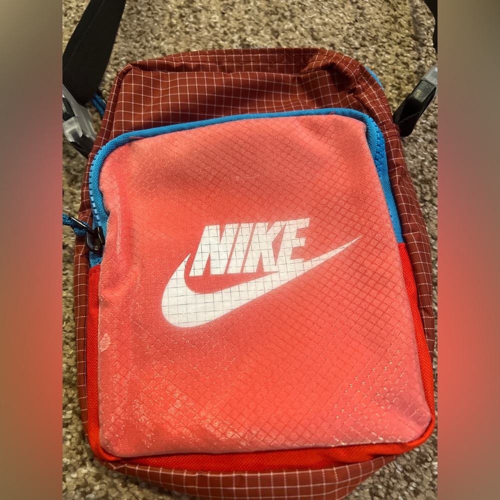 Nike cross body one strap purse satchel bag.